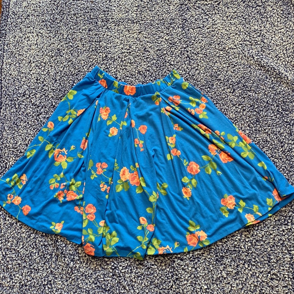 LuLaRoe Madison Skirt with pockets!